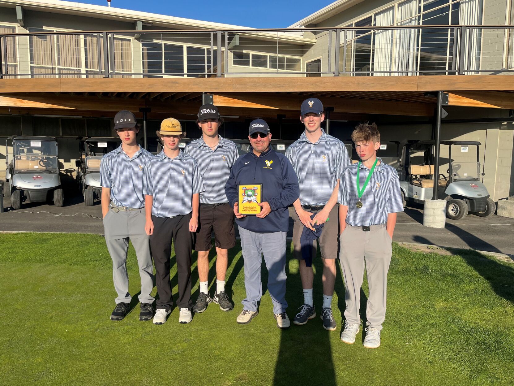 Hood River boys win Pendleton golf invite